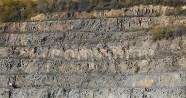 采石场全景，一个大型采石场全景，采石场内道路.. 大型露天铁矿